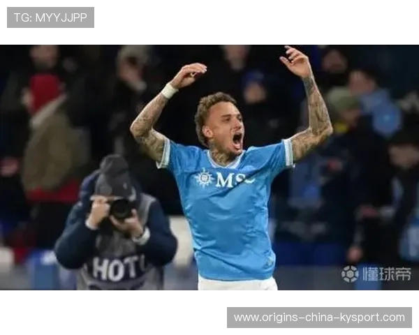 加拉塔萨雷女足杨莉娜回追协防，边路抢断立刻反击